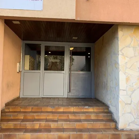Appartement Joli Rénové Proche Quartier Timone -parking *